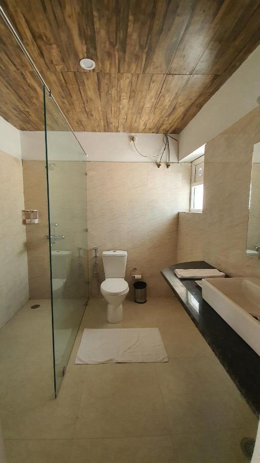 Blue Pine Orchards - Villas ลันส์โดว์นี ภายนอก รูปภาพ