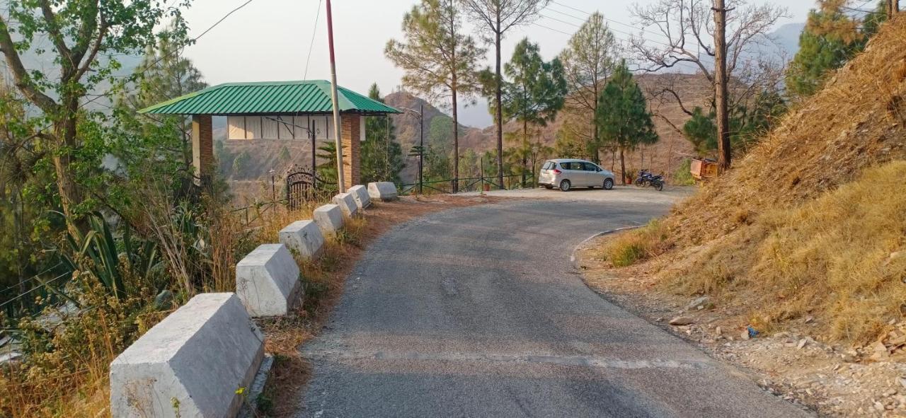 Blue Pine Orchards - Villas ลันส์โดว์นี ภายนอก รูปภาพ