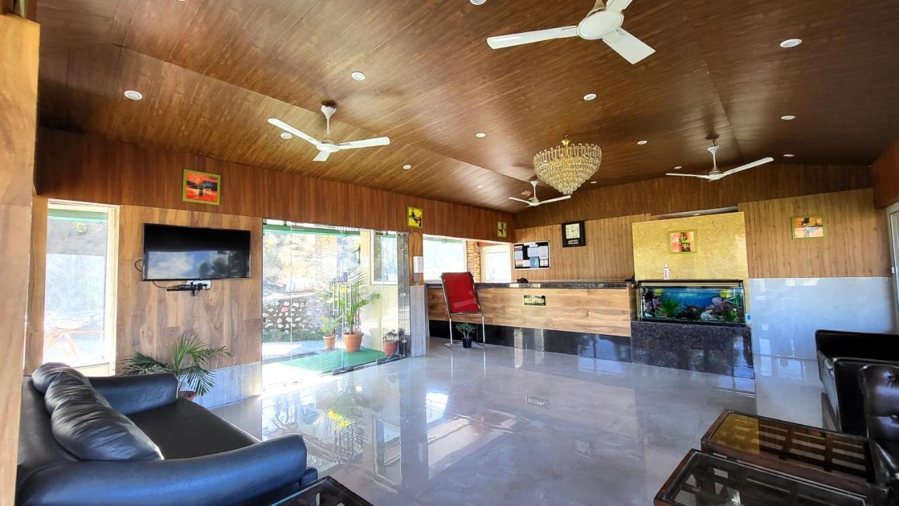 Blue Pine Orchards - Villas ลันส์โดว์นี ภายนอก รูปภาพ