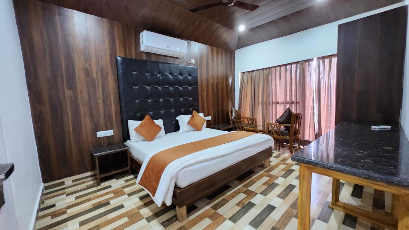 Blue Pine Orchards - Villas ลันส์โดว์นี ภายนอก รูปภาพ