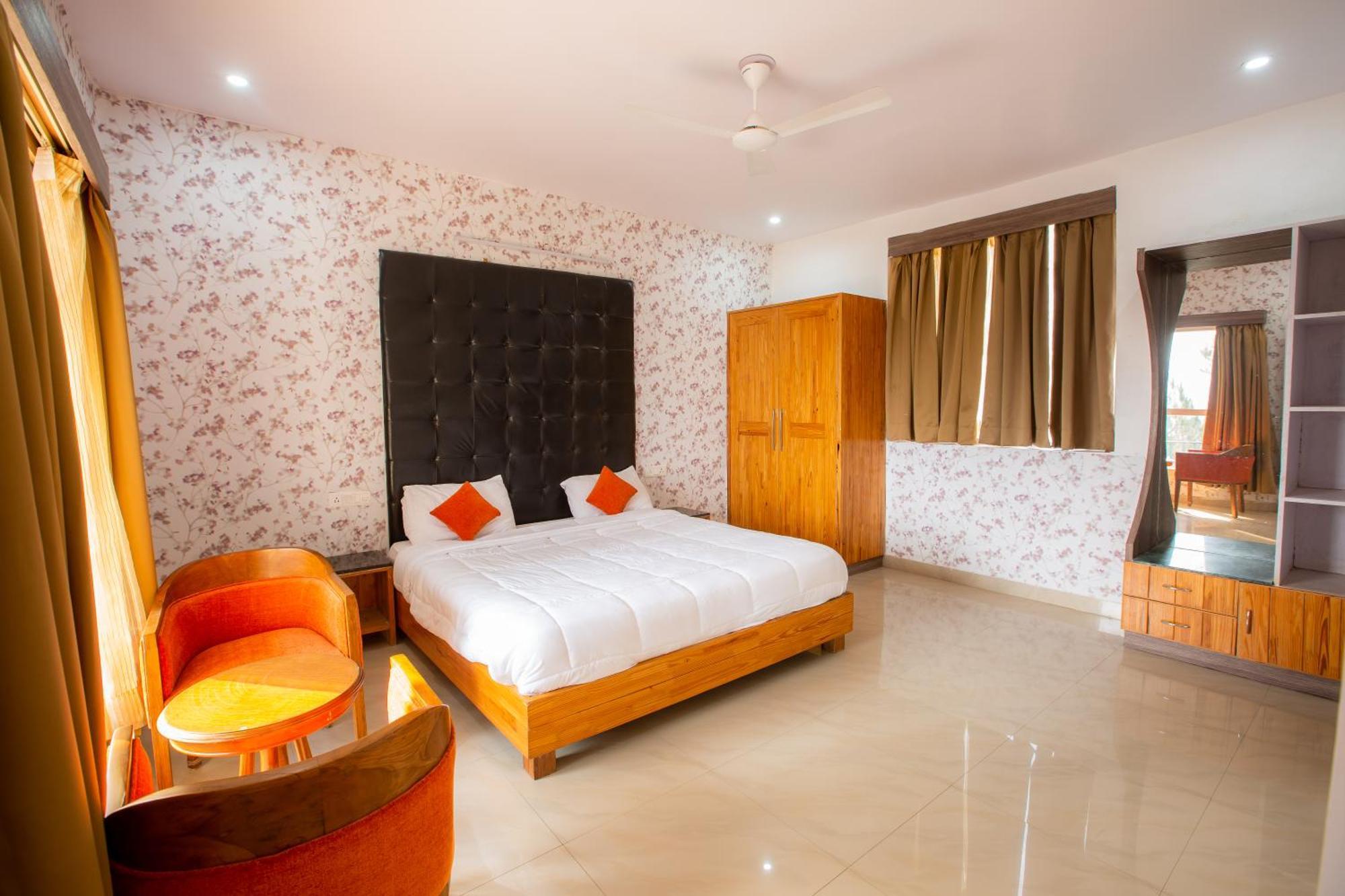 Blue Pine Orchards - Villas ลันส์โดว์นี ภายนอก รูปภาพ
